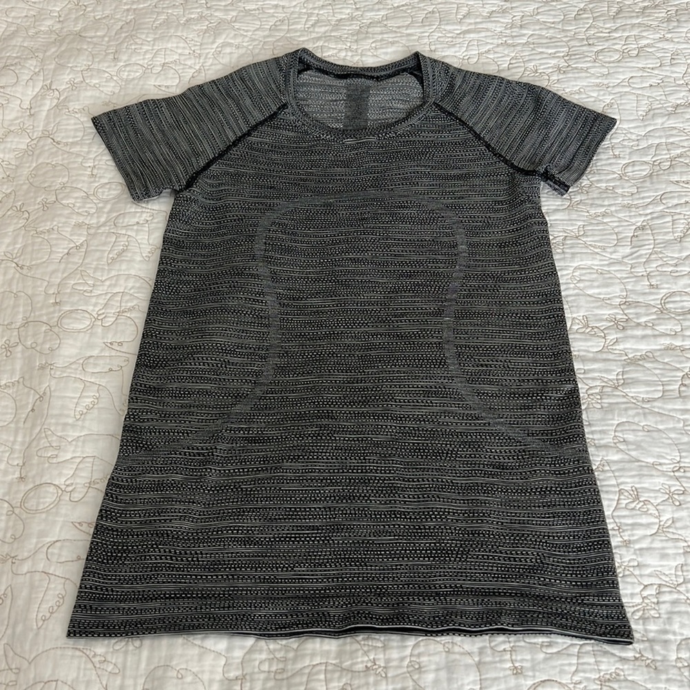 Like New Condition Lululemon Swiftly Tech 2.0 Sho… - image 1